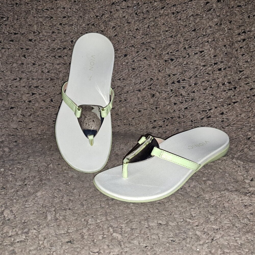 VIONIC-Thongs/Flip Flops-Pale Green Patent/Silver Medallion-Sz 36-5/6-Excellent
